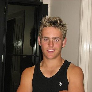 Yeah that's me if you're wondering, taken early last year sometime.