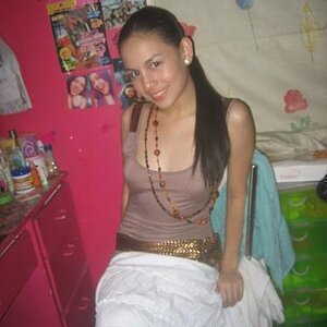 an old (I mean, young) highskul pic. Mind you, I've grown a few cups since then! Bleh! Hehe!